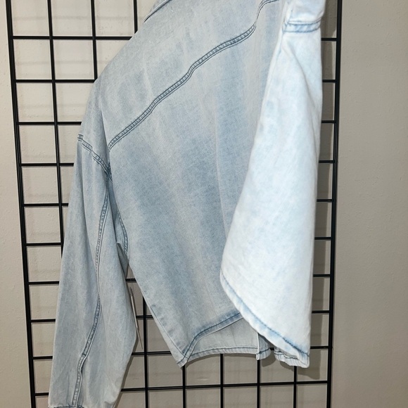NWT Cropped Denim Button Down Shirt - Light Blue Denim Wash - XL - Picture 4 of 15